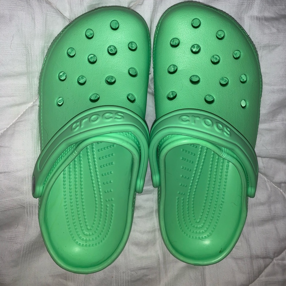 Green women’s size 6 crocs